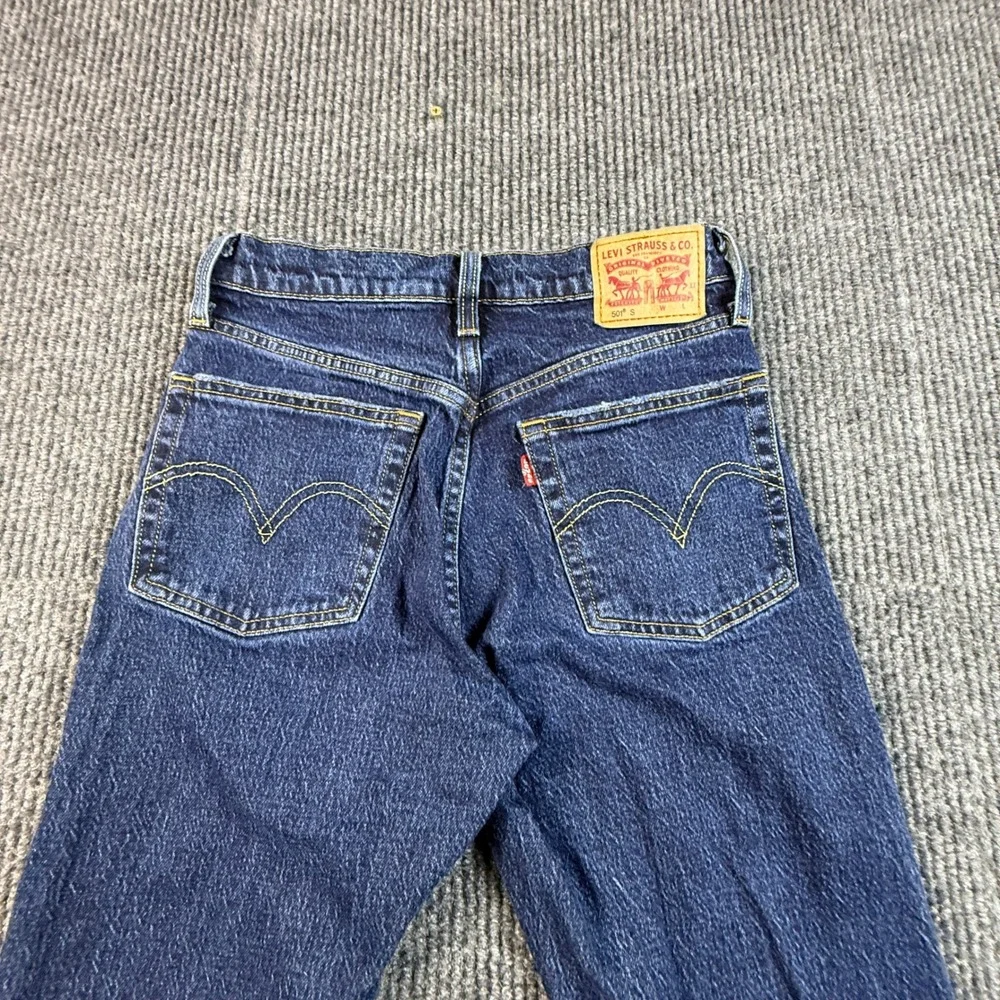 Levis 501 Skinny Jeans Womens 26x28 Dark Wash Distressed Denim 29502-0201